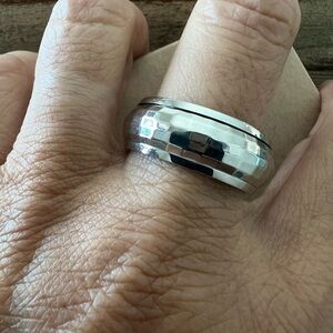 Spinning stainless steel Hammered Ring